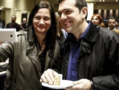 Α.Τσίπρας: Με χαλαρή διάθεση στην κοπή της πρωτοχρονιάτικης πίτας του ΣΥΡΙΖΑ